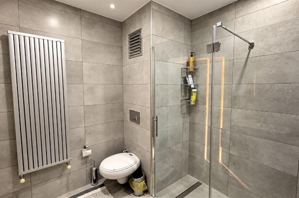 Bahçeköy Merkez'de Dekorasyonlu Satılık 2+1 Daire 