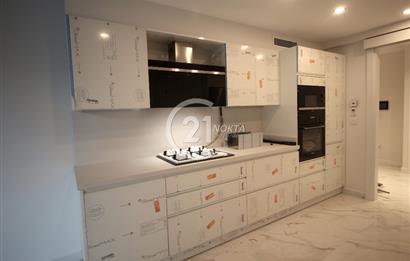 SUADİYE BAĞDATA 2. BİNA GÜVENLİKLİ HAVUZLU 2 YILLIK 5+1 235 M2