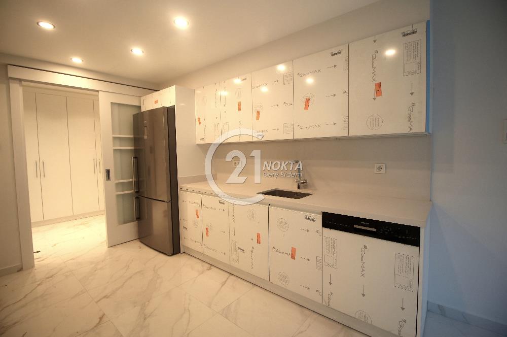 SUADİYE BAĞDATA 2. BİNA GÜVENLİKLİ HAVUZLU 2 YILLIK 5+1 235 M2