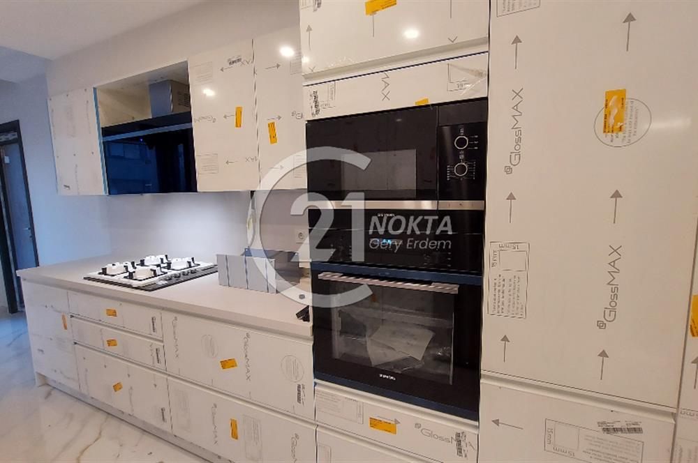 SUADİYE BAĞDATA 2. BİNA GÜVENLİKLİ HAVUZLU 2 YILLIK 5+1 235 M2