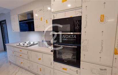 SUADİYE BAĞDATA 2. BİNA GÜVENLİKLİ HAVUZLU 2 YILLIK 5+1 235 M2