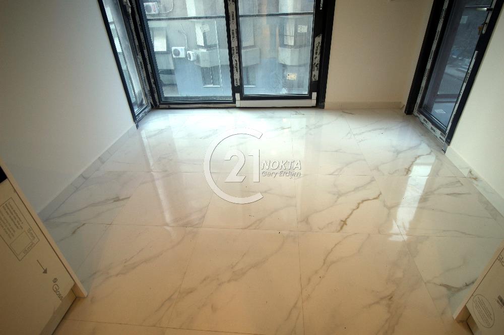SUADİYE BAĞDATA 2. BİNA GÜVENLİKLİ HAVUZLU 2 YILLIK 5+1 235 M2