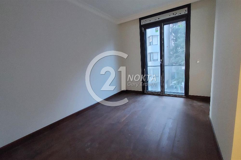 SUADİYE BAĞDATA 2. BİNA GÜVENLİKLİ HAVUZLU 2 YILLIK 5+1 235 M2