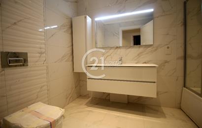 SUADİYE BAĞDATA 2. BİNA GÜVENLİKLİ HAVUZLU 2 YILLIK 5+1 235 M2