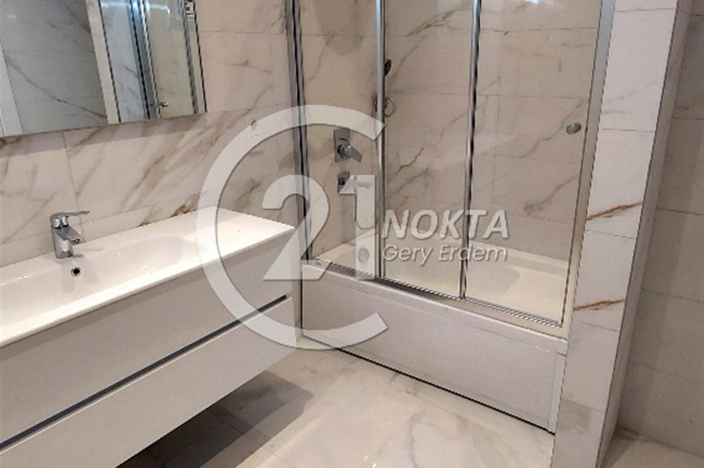 SUADİYE BAĞDATA 2. BİNA GÜVENLİKLİ HAVUZLU 2 YILLIK 5+1 235 M2