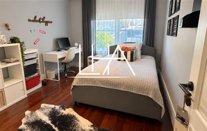 ÇEŞMELER VADİSİ'NDE KÖŞE KONUMLU İÇİ YAPILI OTURUMA HAZIR VİLLA