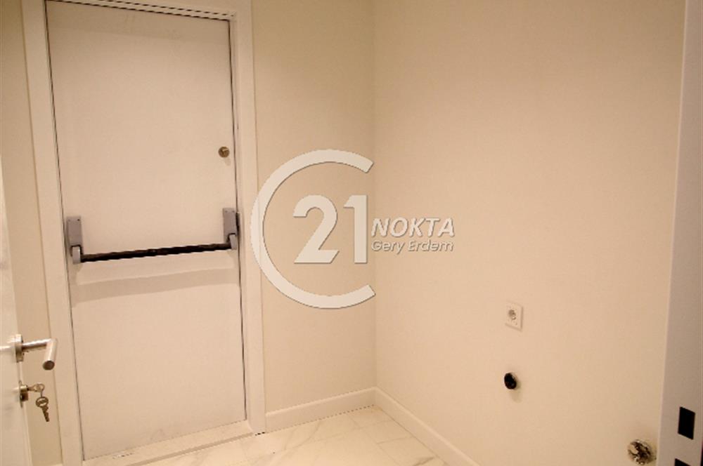 SUADİYE BAĞDATA 2. BİNA GÜVENLİKLİ HAVUZLU 2 YILLIK 5+1 235 M2