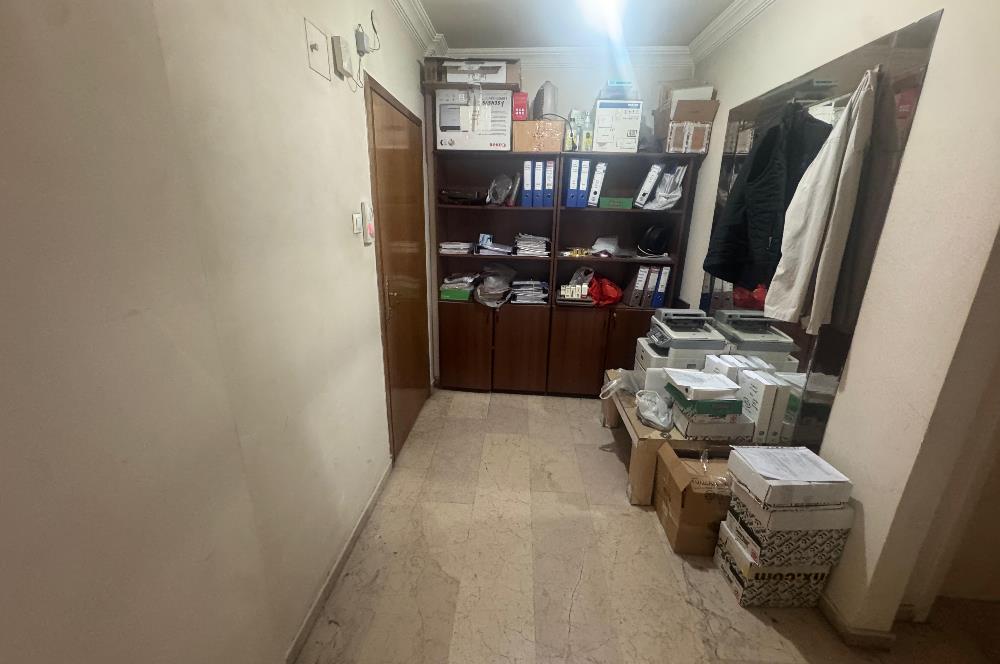 Hanımeli Sokakta  1+1 Satılık Ofis 