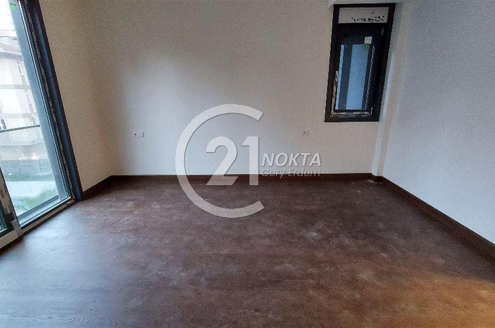 SUADİYE BAĞDATA 2. BİNA GÜVENLİKLİ HAVUZLU 2 YILLIK 5+1 235 M2