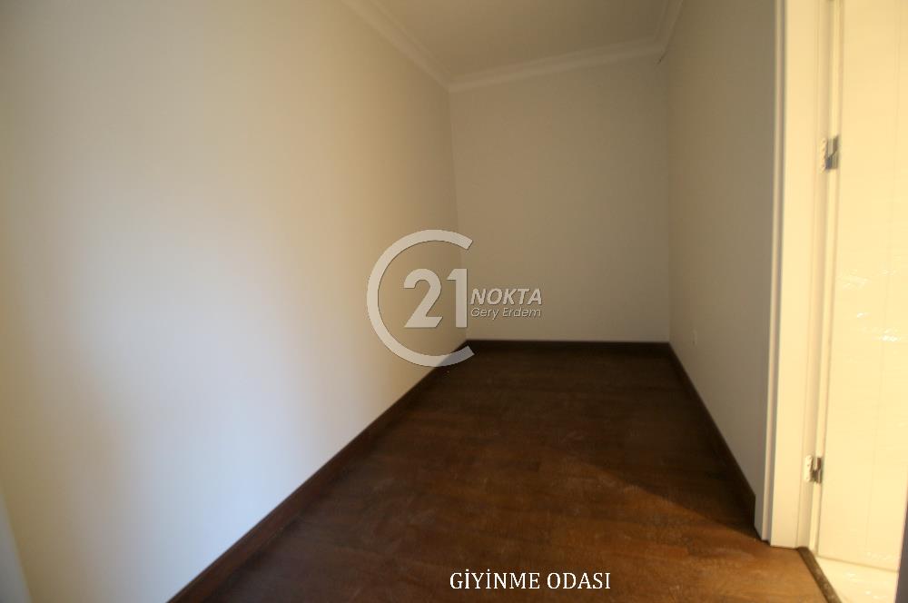SUADİYE BAĞDATA 2. BİNA GÜVENLİKLİ HAVUZLU 2 YILLIK 5+1 235 M2