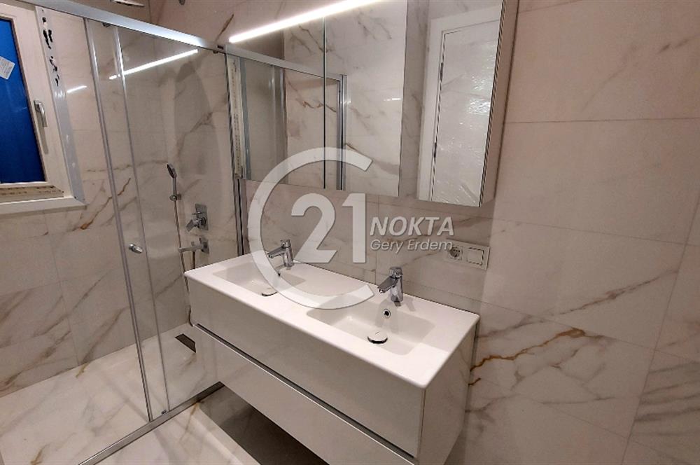 SUADİYE BAĞDATA 2. BİNA GÜVENLİKLİ HAVUZLU 2 YILLIK 5+1 235 M2