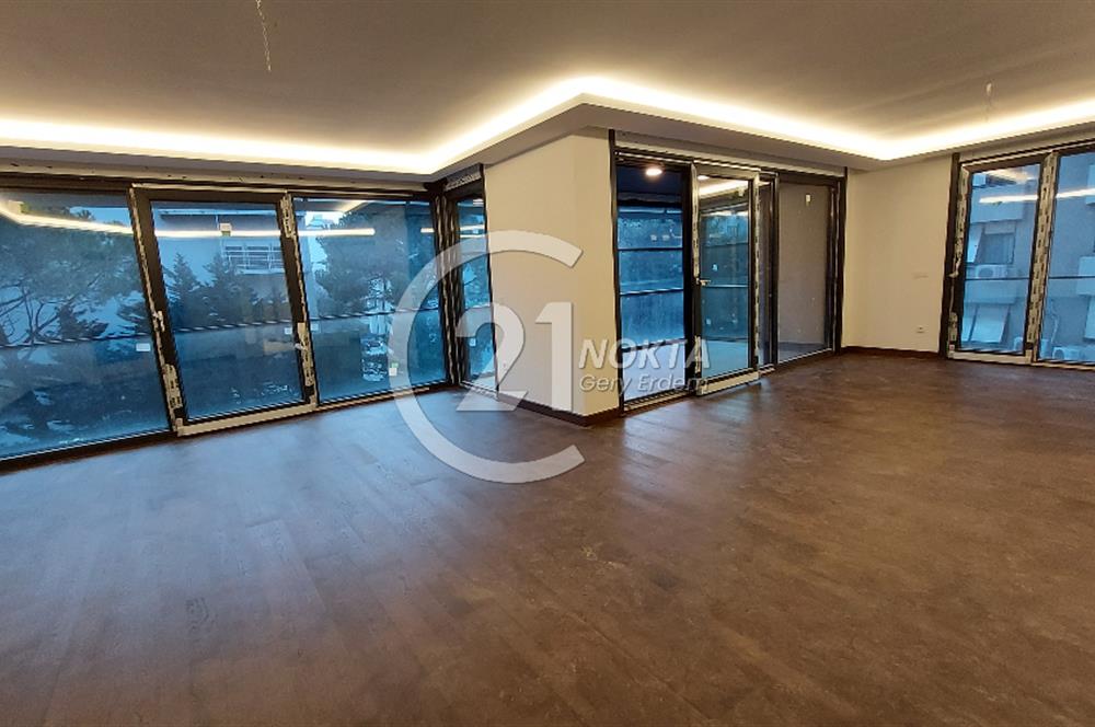 SUADİYE BAĞDATA 2. BİNA GÜVENLİKLİ HAVUZLU 2 YILLIK 5+1 235 M2