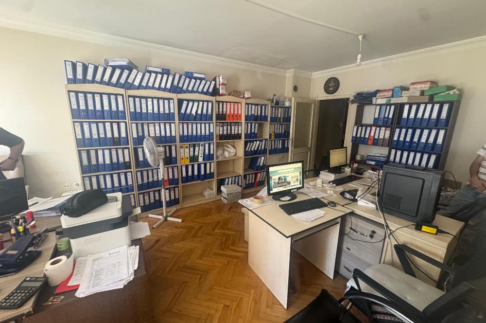 Hanımeli Sokakta  1+1 Satılık Ofis 