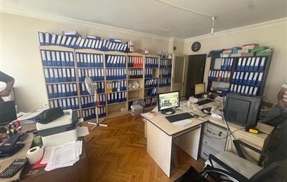 Hanımeli Sokakta  1+1 Satılık Ofis 