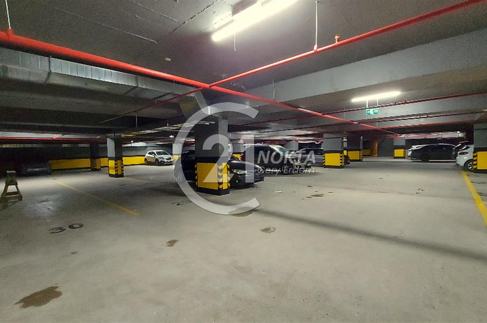 SUADİYE BAĞDATA 2. BİNA GÜVENLİKLİ HAVUZLU 2 YILLIK 5+1 235 M2