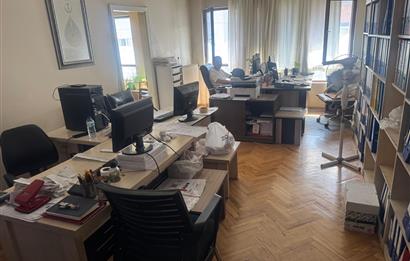 Hanımeli Sokakta  1+1 Satılık Ofis 
