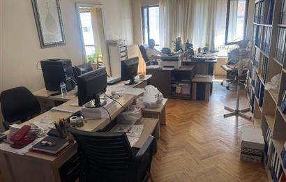 Hanımeli Sokakta  1+1 Satılık Ofis 