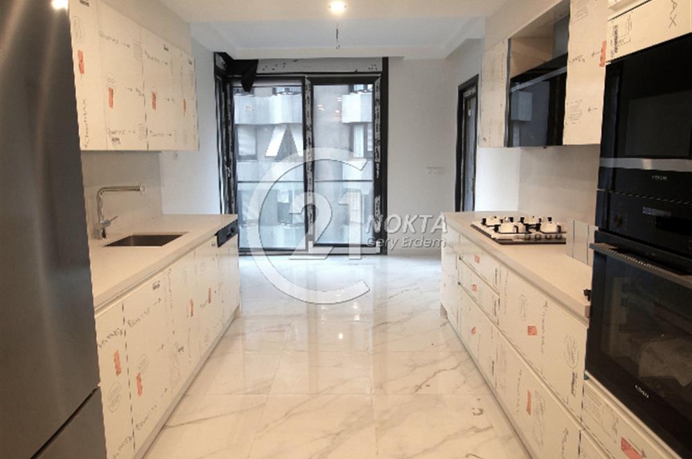 SUADİYE BAĞDATA 2. BİNA GÜVENLİKLİ HAVUZLU 2 YILLIK 5+1 235 M2