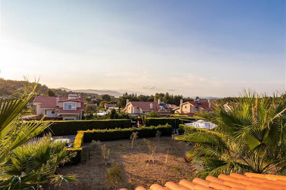 Urlanın Prestijli Sitelerinden Doğa Park Evlerinde Lüks Villa