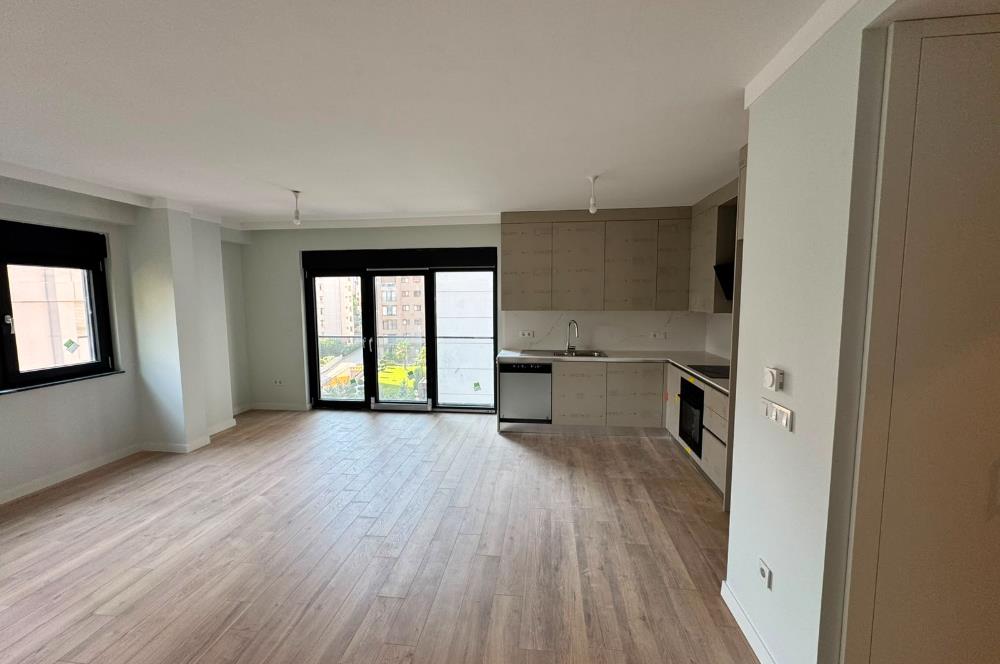 ​Suadiye Park Apartmanı'nda 3. Katta Sıfır, Konforlu ve Lüks Kiralık Daire