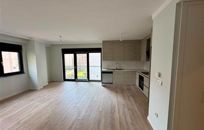 ​Suadiye Park Apartmanı'nda 3. Katta Sıfır, Konforlu ve Lüks Kiralık Daire
