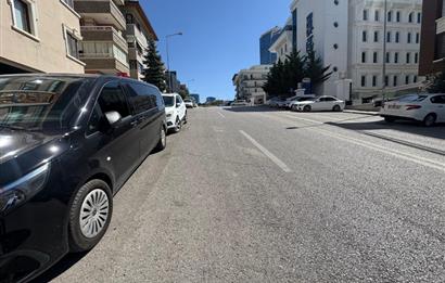 Çankaya Alexander Dubçek Cadde Üzeri Satılık 2 Katlı Mağaza