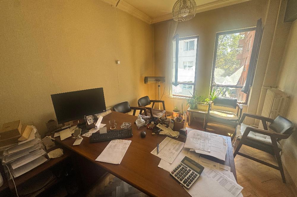 Hanımeli Sokakta  1+1 Satılık Ofis 