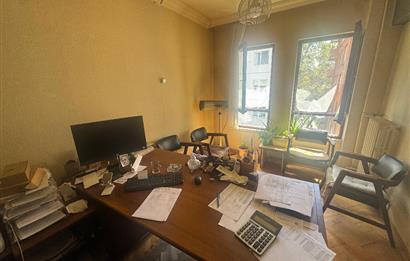 Hanımeli Sokakta  1+1 Satılık Ofis 