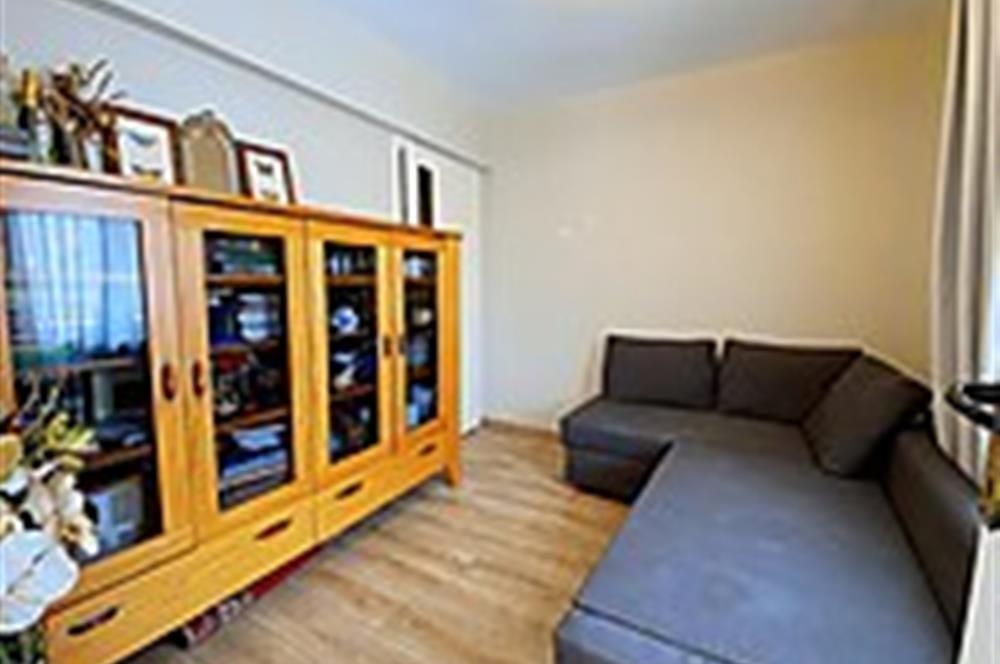 BOSTANLI'DA NEZİH SOKAKTA SATILIK BAKIMLI DAİRE