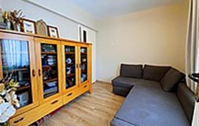 BOSTANLI'DA NEZİH SOKAKTA SATILIK BAKIMLI DAİRE