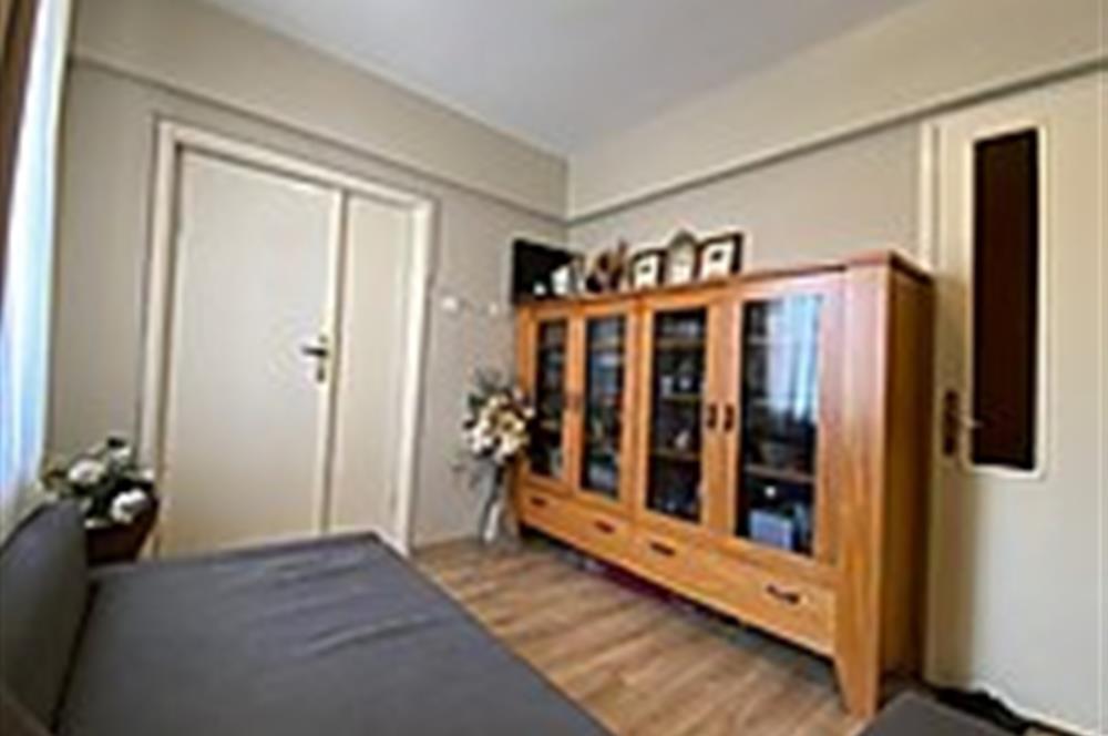 BOSTANLI'DA NEZİH SOKAKTA SATILIK BAKIMLI DAİRE