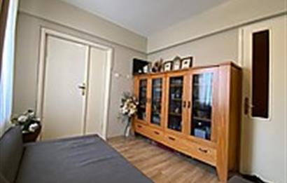 BOSTANLI'DA NEZİH SOKAKTA SATILIK BAKIMLI DAİRE