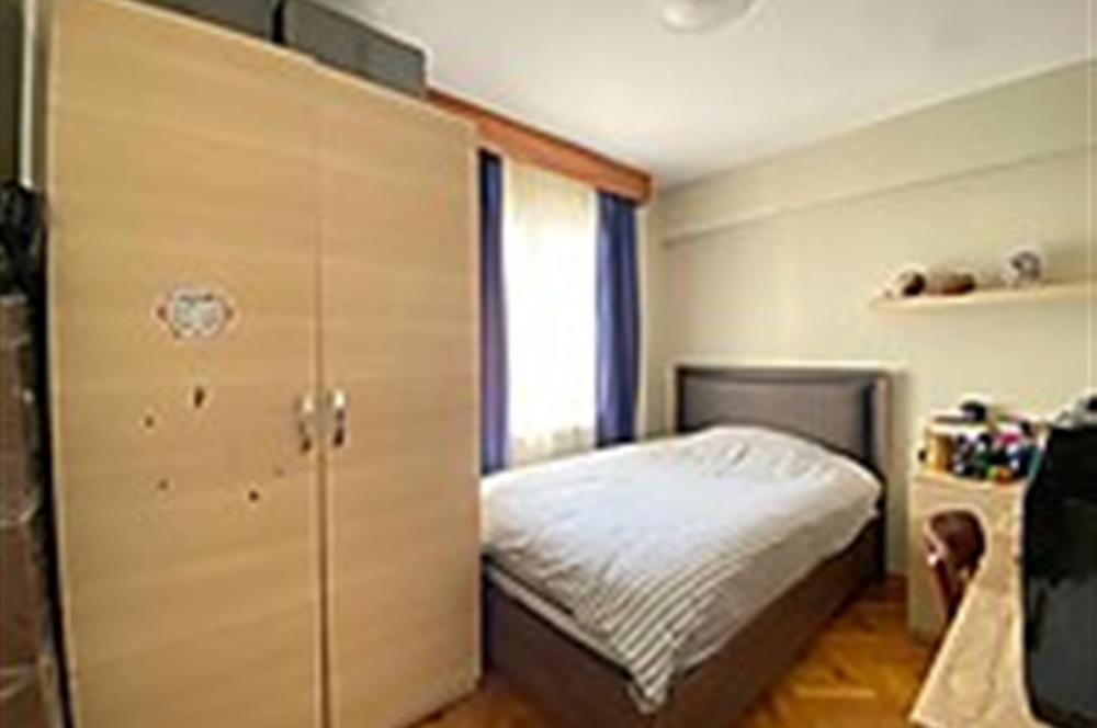 BOSTANLI'DA NEZİH SOKAKTA SATILIK BAKIMLI DAİRE