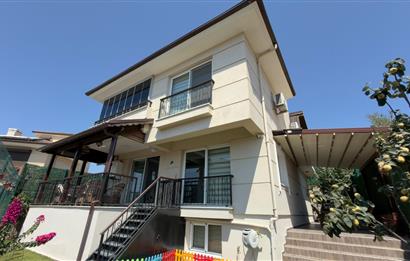 Selçuk'ta Şehir ve Doğa Manzaralı 5+1 Satılık Müstakil Villa