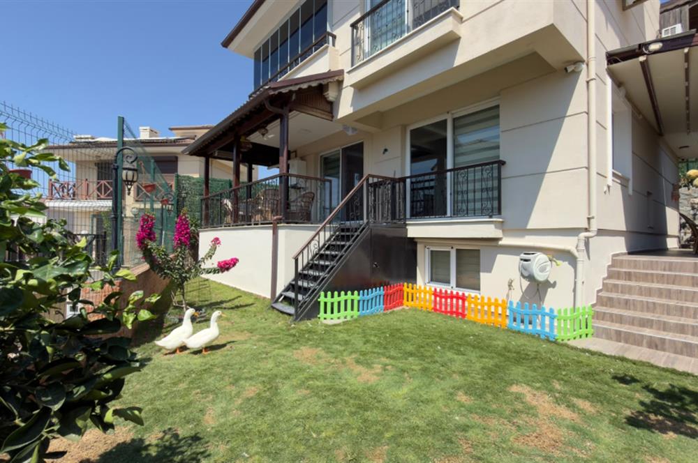 Selçuk'ta Şehir ve Doğa Manzaralı 5+1 Satılık Müstakil Villa