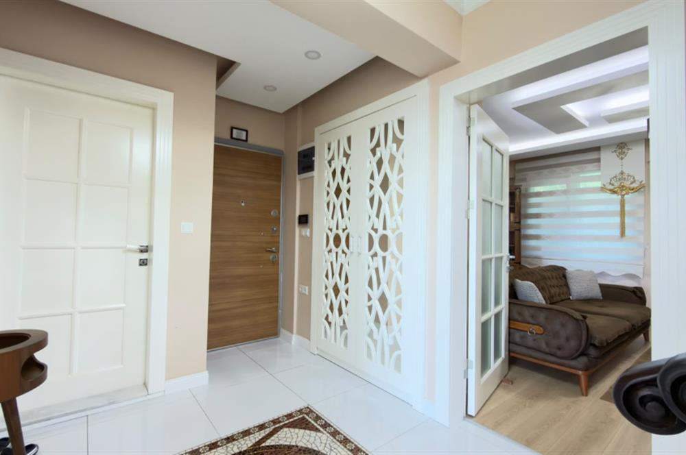 Selçuk'ta Şehir ve Doğa Manzaralı 5+1 Satılık Müstakil Villa