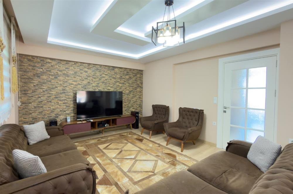 Selçuk'ta Şehir ve Doğa Manzaralı 5+1 Satılık Müstakil Villa