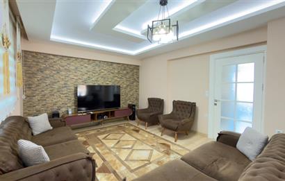 Selçuk'ta Şehir ve Doğa Manzaralı 5+1 Satılık Müstakil Villa