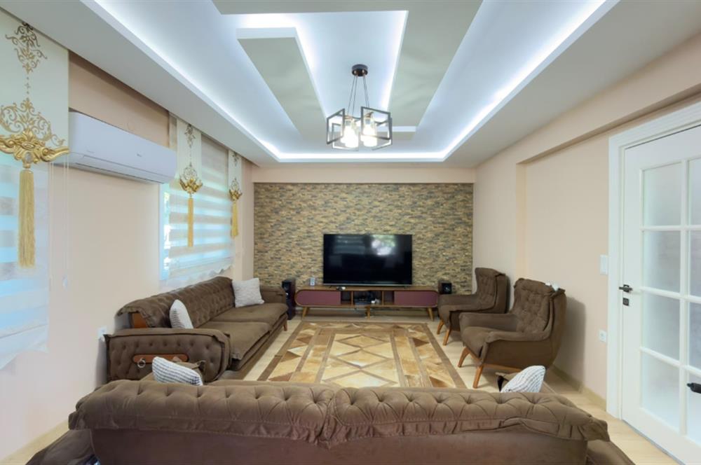 Selçuk'ta Şehir ve Doğa Manzaralı 5+1 Satılık Müstakil Villa