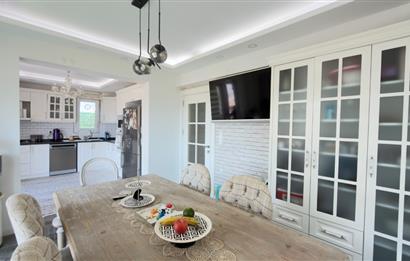 Selçuk'ta Şehir ve Doğa Manzaralı 5+1 Satılık Müstakil Villa