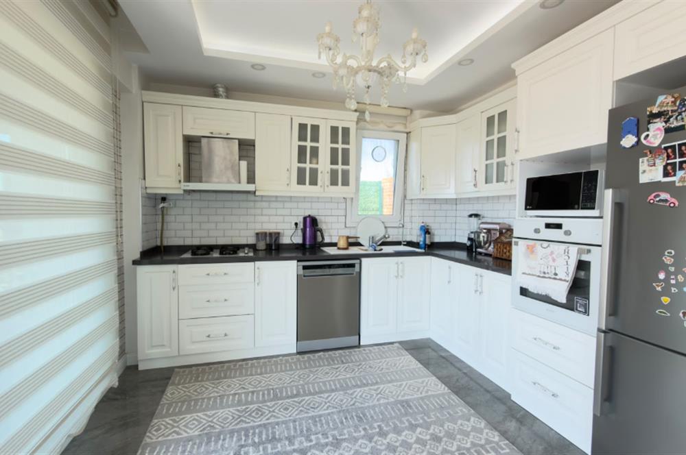 Selçuk'ta Şehir ve Doğa Manzaralı 5+1 Satılık Müstakil Villa