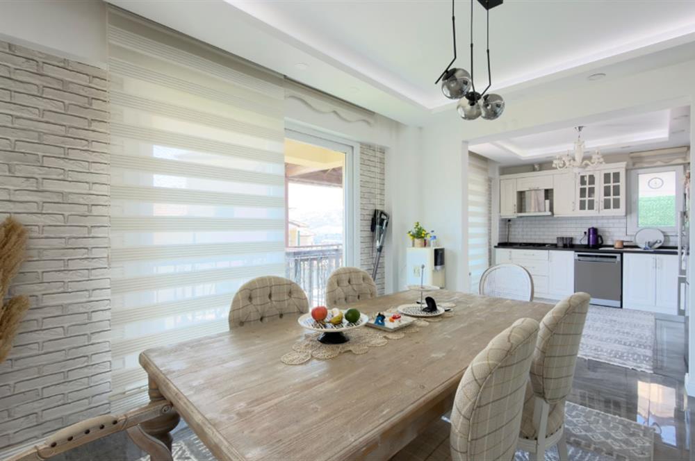 Selçuk'ta Şehir ve Doğa Manzaralı 5+1 Satılık Müstakil Villa