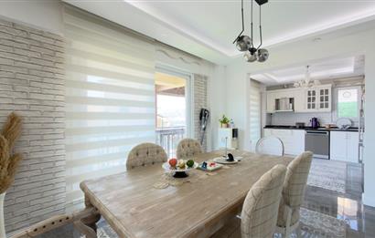 Selçuk'ta Şehir ve Doğa Manzaralı 5+1 Satılık Müstakil Villa