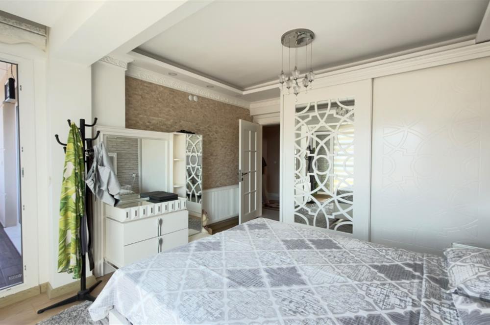 Selçuk'ta Şehir ve Doğa Manzaralı 5+1 Satılık Müstakil Villa