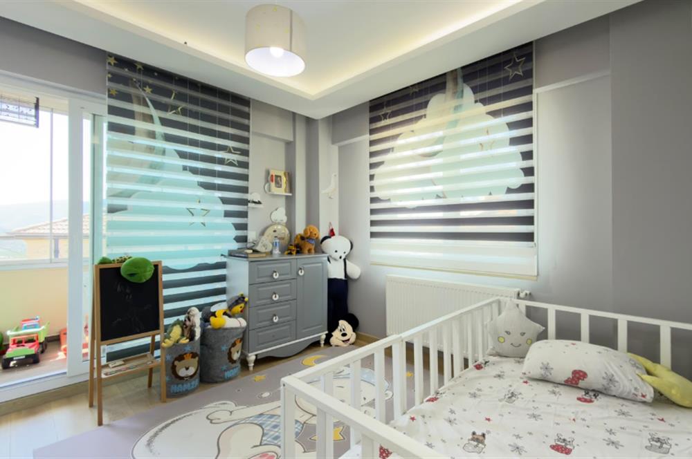 Selçuk'ta Şehir ve Doğa Manzaralı 5+1 Satılık Müstakil Villa