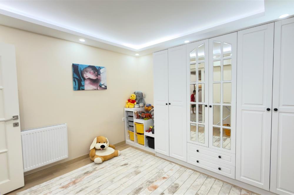 Selçuk'ta Şehir ve Doğa Manzaralı 5+1 Satılık Müstakil Villa