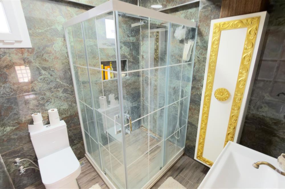 Selçuk'ta Şehir ve Doğa Manzaralı 5+1 Satılık Müstakil Villa