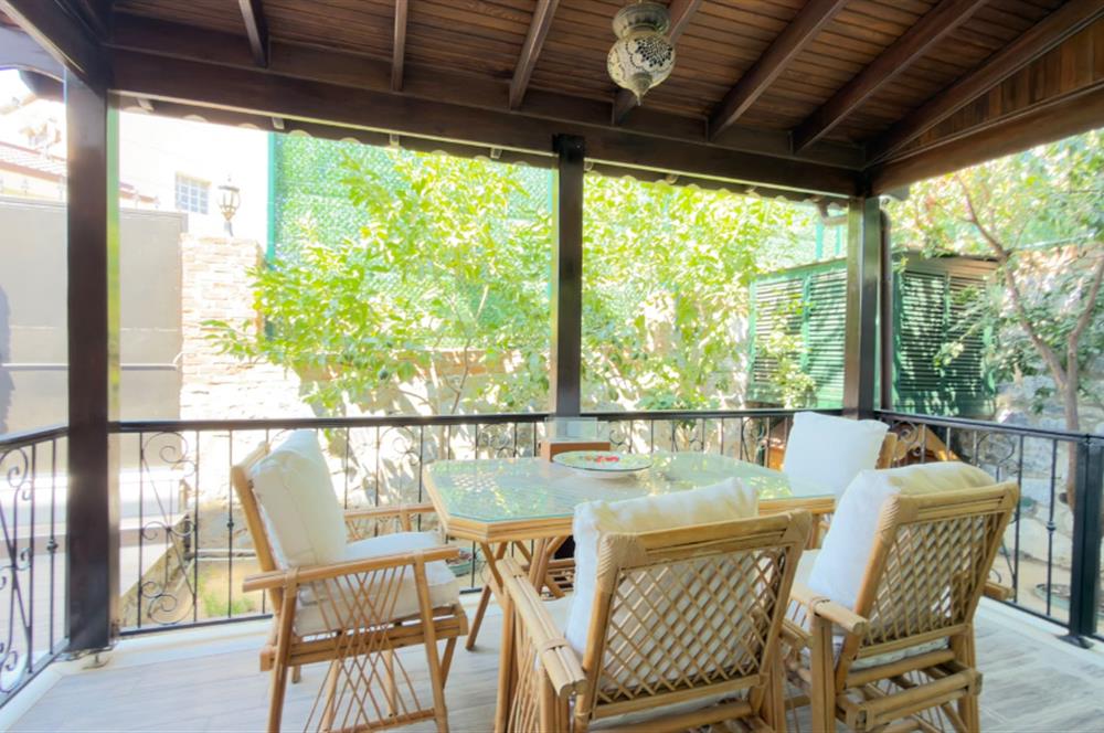 Selçuk'ta Şehir ve Doğa Manzaralı 5+1 Satılık Müstakil Villa