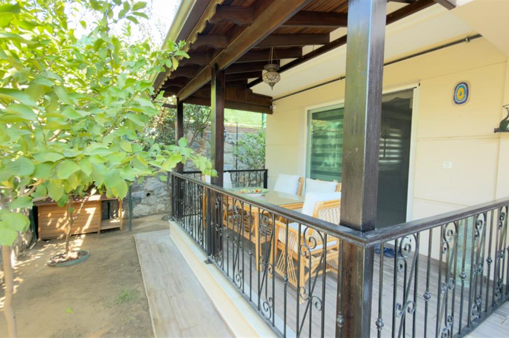 Selçuk'ta Şehir ve Doğa Manzaralı 5+1 Satılık Müstakil Villa