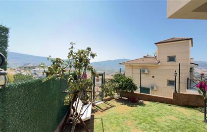 Selçuk'ta Şehir ve Doğa Manzaralı 5+1 Satılık Müstakil Villa